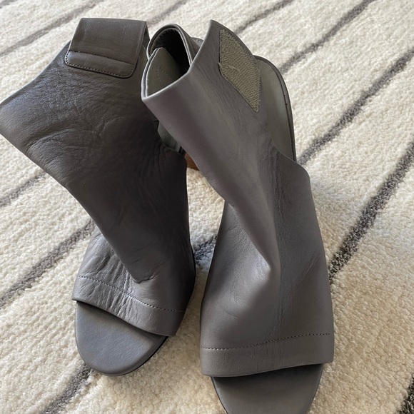 - Vince open toe heels - Picture 1 of 4